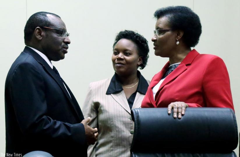 Finance Minister Claver Gatete (L) talks to the Speaker of Parliament Donatille Mukabalisa (R) and Deputy Speaker Jeanne d'Arc Uwimanimpaye at Parliament yesterday. (John Mbanda)