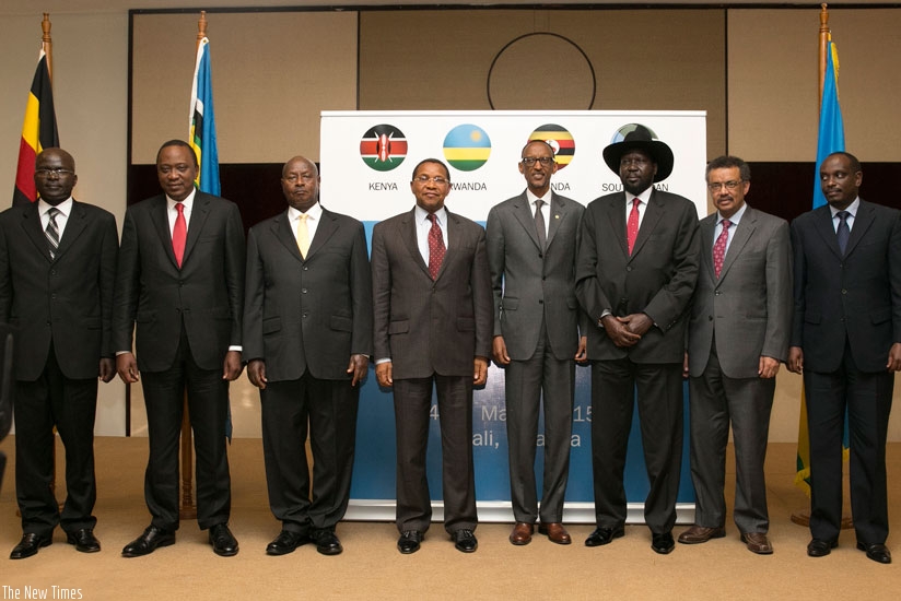 President Kagame with Presidents Yoweri Museveni of Uganda, Tanzania's Jakaya Kikwete, Uhuru Kenyatta of Kenya, Salva Kiir Mayardit of South Sudan, Burundi's Second Vice President Gervais Rufyikiri, Ethiopia's Minister for Foreign Affairs Tedros Adhanom Ghebreyesus and EAC Secretary General Richard Sezibera. (Village Urugwiro)