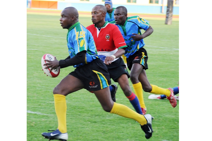 Kamali, (Left), escapes a challenge during a CAR 15s game against Burundi at Amahoro stadium in June last year. (T. Kisambira)