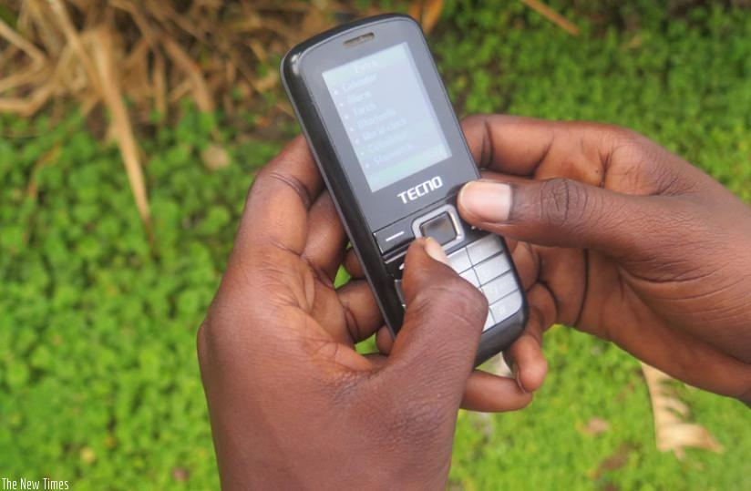 A community based health worker in Mayange Sector, Bugesera District uses the Rapid SMS system. (Ivan Ngoboka)
