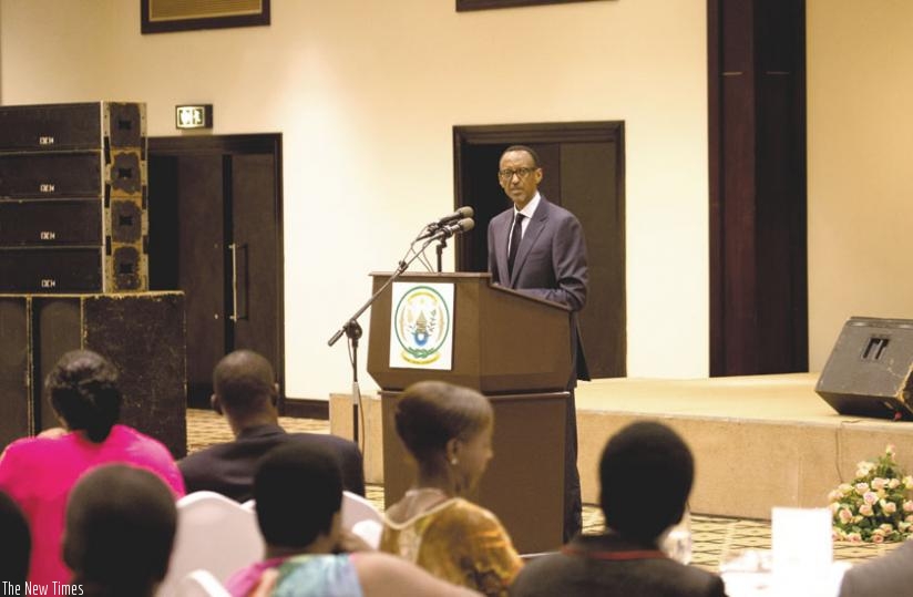 President Kagame addresses members of Unity Club and the Rwanda Women Leaders Network during the dinner gala on Saturday. (Village  Urugwiro)