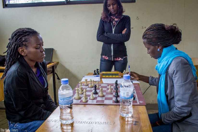 Marie Faustine Shimwa (L) mulls over her next move during an encounter with Odile Kalisa (R), the number two in the womenu2019s category. (Fernand Mugisha)