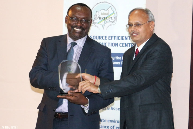 Kanimba (L) presents the overall winner's plaque to  A.S Natarajan, the Sulfo finance manager, on Thursday. (M. Nkurunziza)