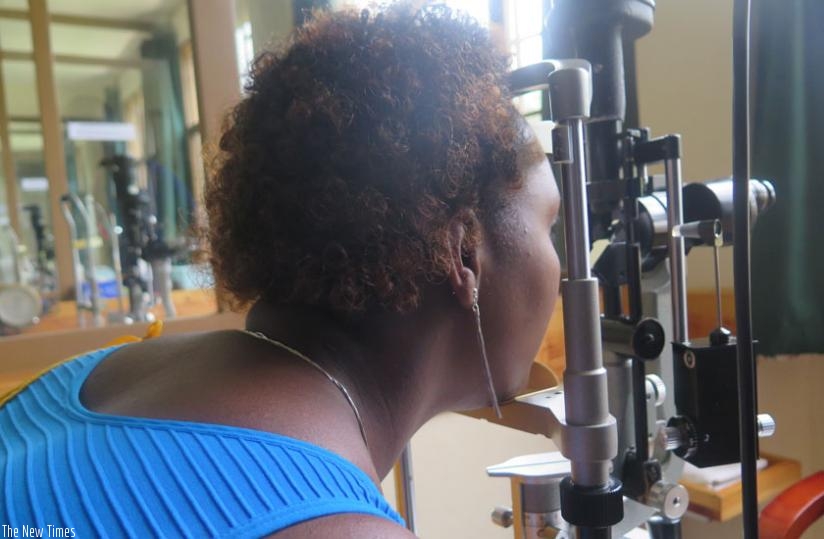 A medic demonstrates how eye problem detection is done at Kabgayi Hospital. (Emmanuel  Ntirenganya)