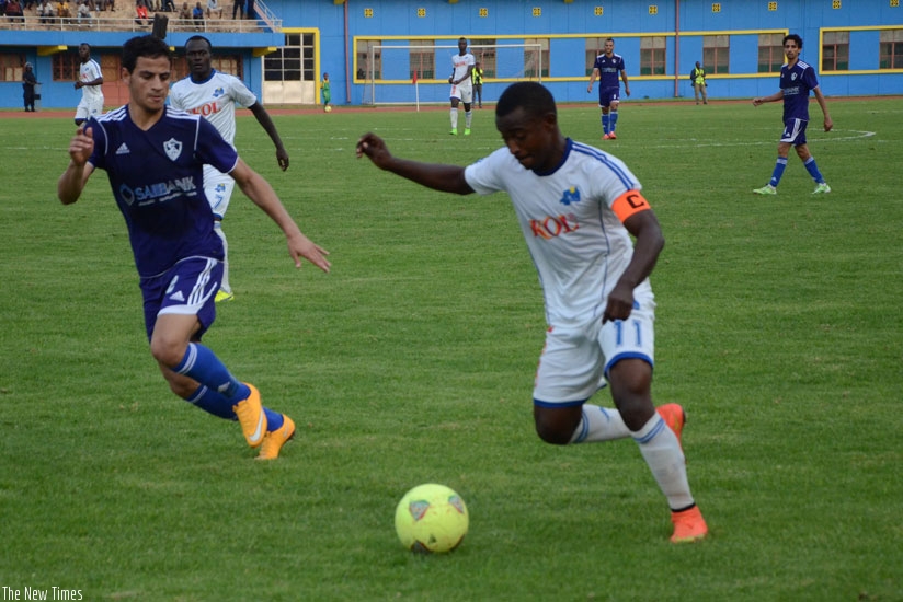 Rayon Sports skipper Fuadi Ndayisenga (R) had a good game against Zamalek but got little support from his team mates. (S. Ngendahimana)