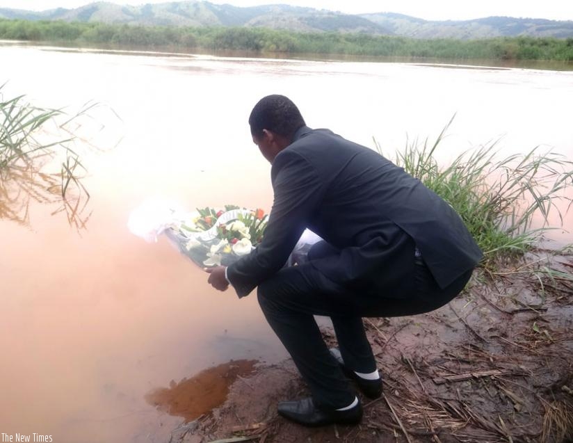 Mayor Muzungu puts a wreath in the Akagera River. (Stephen Rwembeho)