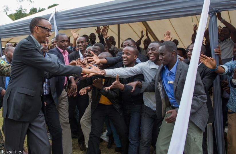 Ecstatic students welcome President Kagame at University of Rwanda-Huye yesterday. (Village Urugwiro)