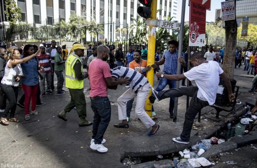 A man being brutalised by native South Africans earlier this week. (Net photo)