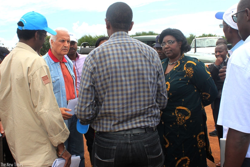 Azam (2nd L) meets with humanitarian and government officials, including the Minister for Disaster Preparedness and Refugee Affairs, Seraphine Mukantabana (2nd R) at Mahama Refugee Camp last week. (Courtesy)