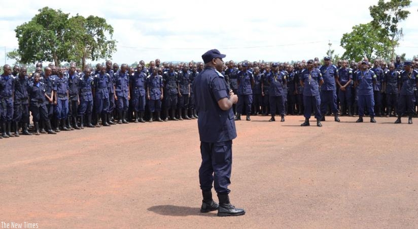 IGP Emmanuel Gasana addresses police recruits at Police Training School in Gishali yesterday. (Courtesy) 