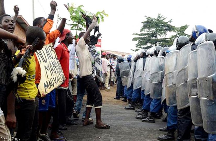 Burundian protesters engage police on a street in Bujumbura. (Net photo)
