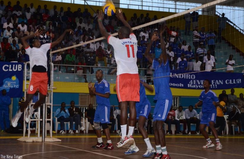 Inatek and Rayon Sport in a league game. (S. Ngendahimana)