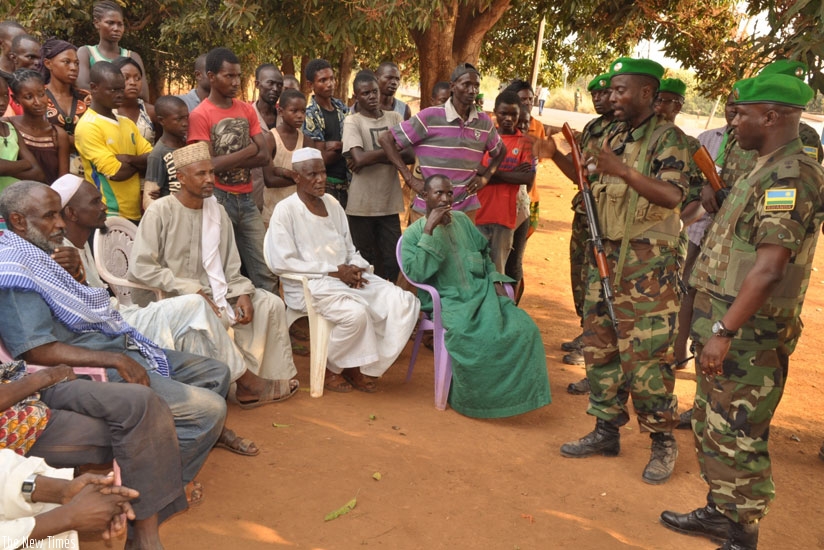 Rwandan peacekeepers mediate between warring factions in Central African Republic. (Courtesy)