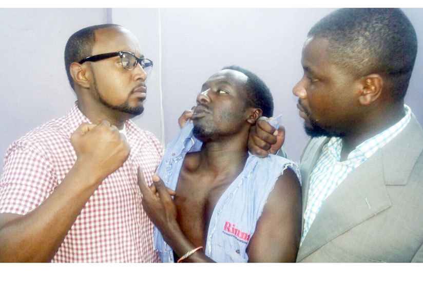 Didier and Muniru manhandle Eric in court during the shooting of Byadogereye movie. (Photos byHassan Mutuhe)
