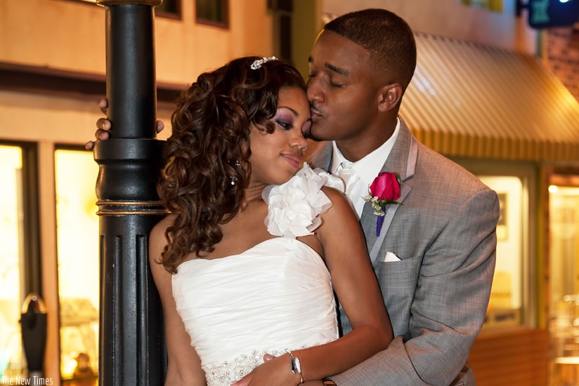 Most people go all out to impress on their wedding day but have to deal with financial issues after the ceremony. (Net photo)