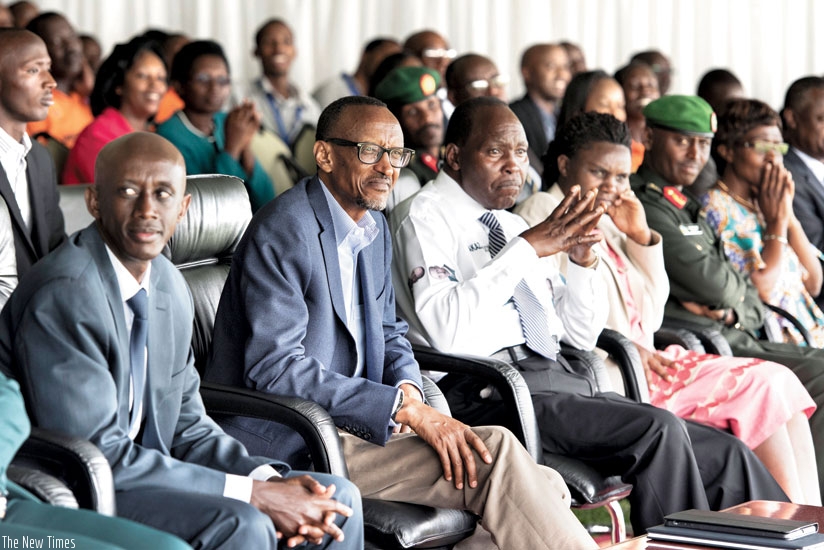 President Kagame, flanked by the Local Government minister Francis Kaboneka (L) and the Chairman of the National Itorero Commission, Boniface Rucagu, at the closure of the civic training programme for over 2,000 grassroots leaders from across the country at Gabiro, Gatsibo District, yesterday. (All photos by Village Urugwiro)