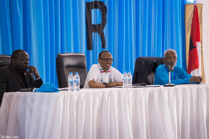 President Kagame with RPF Vice Chairman, Christophe Bazivamo (L), and RPF Secretary General, Francois Ngarambe, at the closure of  the two-day retreat in Gasabo, Kigali . (Village Urugwiro)