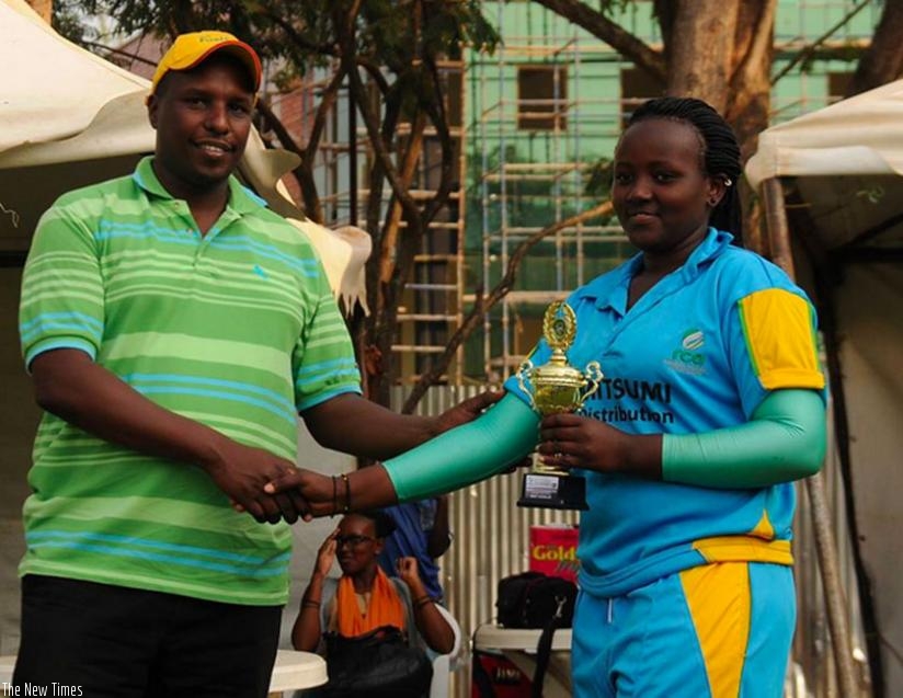 Rwanda's Diane Bimenyimana (R) receives the best bowler award from Rwanda Cricket Association (RCA) treasurer Steven Musaale. (Courtesy)