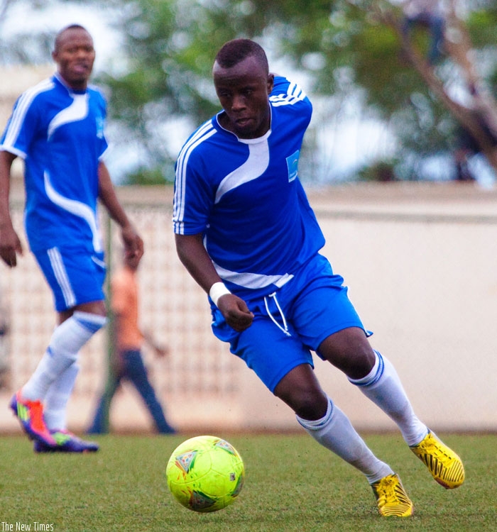 Midfielder Ndatimana has joined Police FC on a two-year contract from rivals Rayon Sports. rn(T. Kisambira)