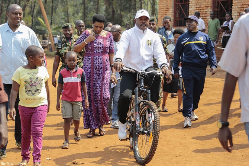 Flamboyant? President Nkurunziza arrives by bicycle to cast his vote in his home town. (Net)