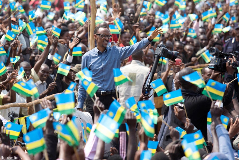 President Kagame is welcomed by throngs of citizens on his arrival at Kagano Sector in Nyamasheke for his tour of the district.(All photos by Village Urugwiro)