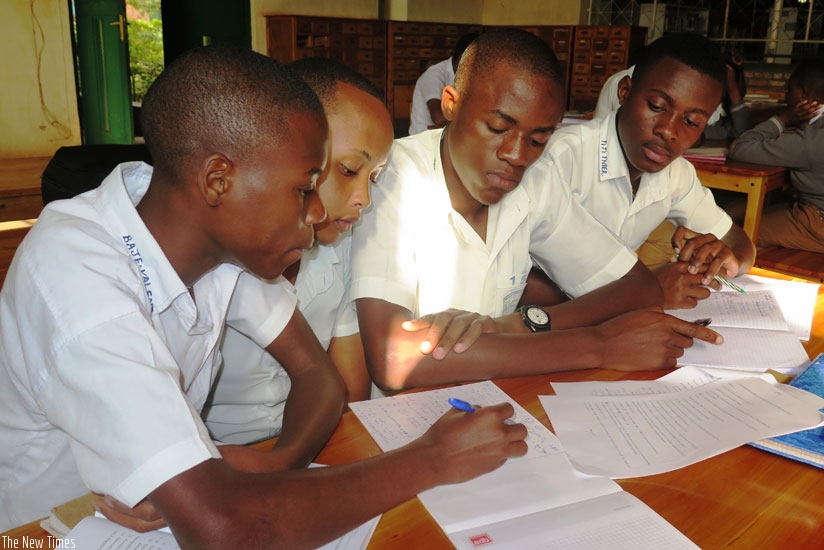 Finalist students in PCM, class A at GSOB during group discussion. Students contend that education has significantly changed for the better without discrimination of any kind. (E. Ntirenganya)