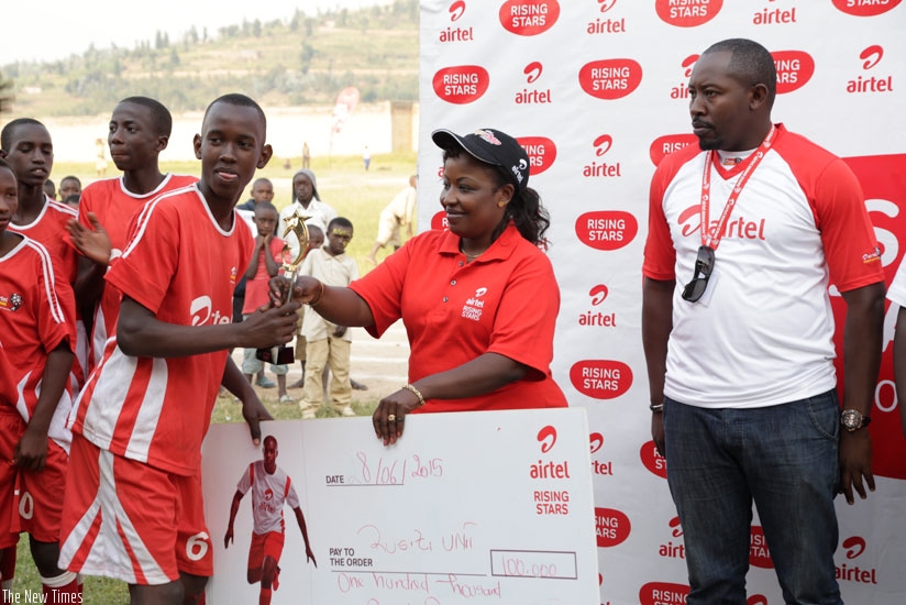 Southern Regional champions, Rusizi United captain receives the  trophy and cheque after clinching title in the boysu2019 category.