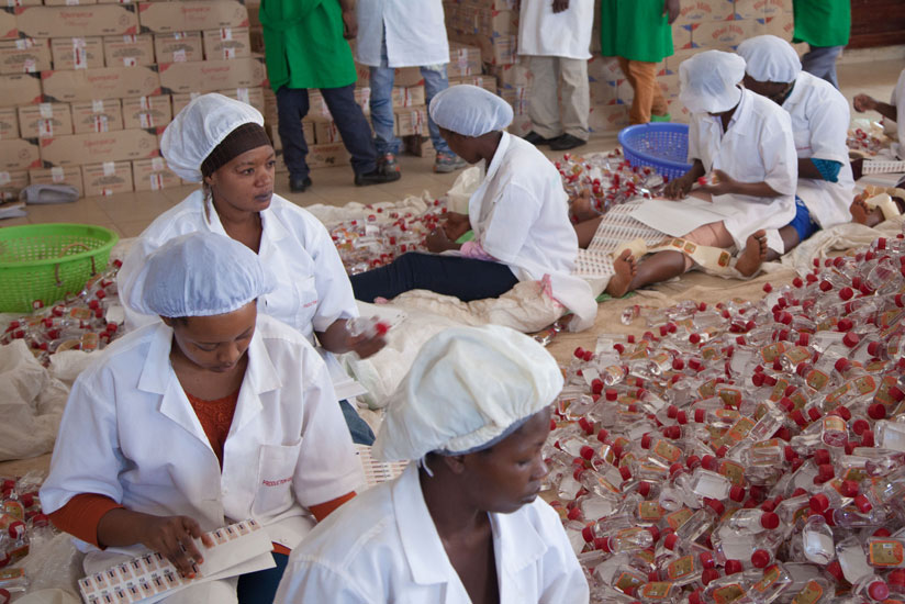 Workers of Speranza at Samduha, Kabeza pack gins in plastic bottles. (Teddy Kamanzi)