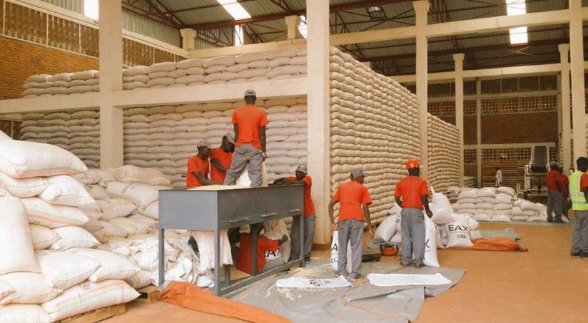 EAX workers package  grains. Intra-regional trade can play an important role in reducing poverty on the continent. 