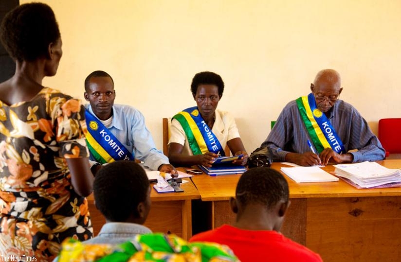 A resident of Kamonyi appears before Abunzi officials during a hearing last year. (File)