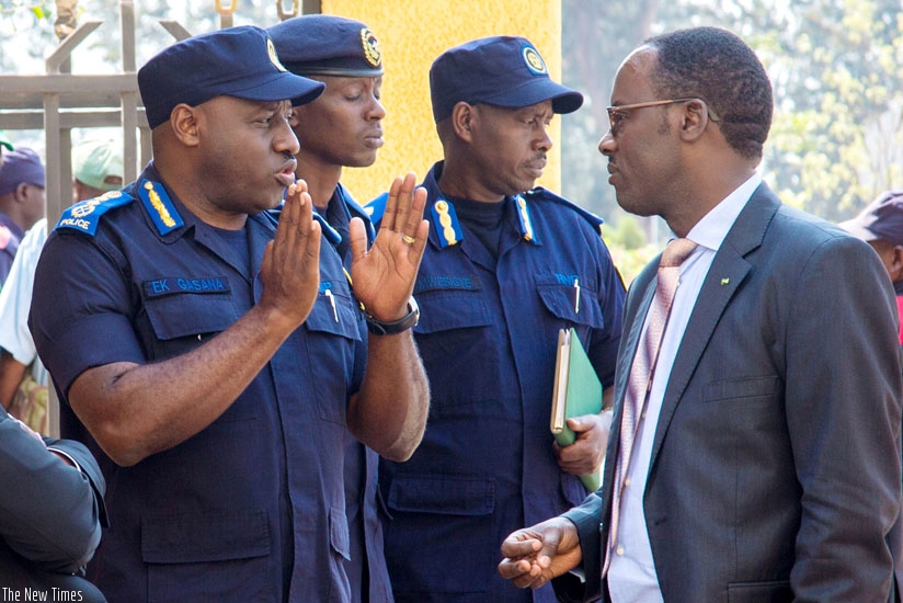 IGP Gasana (L) chats with Mayor Ndayisaba (R) on arrival at the City of Kigali to discuss public hygiene and security policy yesterday. (All photos by Doreen Umutesi)
