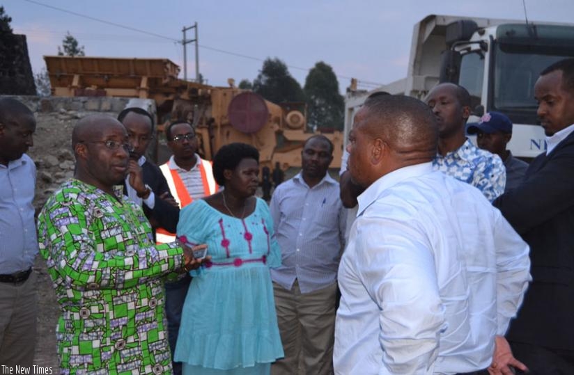 Minister Nzahabwanimana (L) talks to officials during the tour of the roads that are under construction in Musanze on Wednesday. (Jean d'Amour Mbonyinshuti)