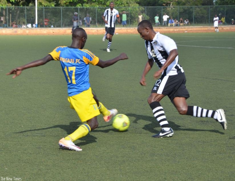 Amagaju's Miraaji Rwanyabahara (L) tries to stop APRu2019s Jean Claude Iranzi during a league match last season. Amagaju are aiming to better last seasonu2019s 8th place finish. (S. Ngendahimana)