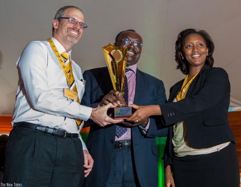 Minister Kanimba (C) hands over the Best Exhibitor Award to MTN's CEO Gunter Engling (L) and the telecom's chief marketing officer, Yvonne Manzi Makolo, yesterday, at the Gikondo expo grounds. (Doreen Umutesi)