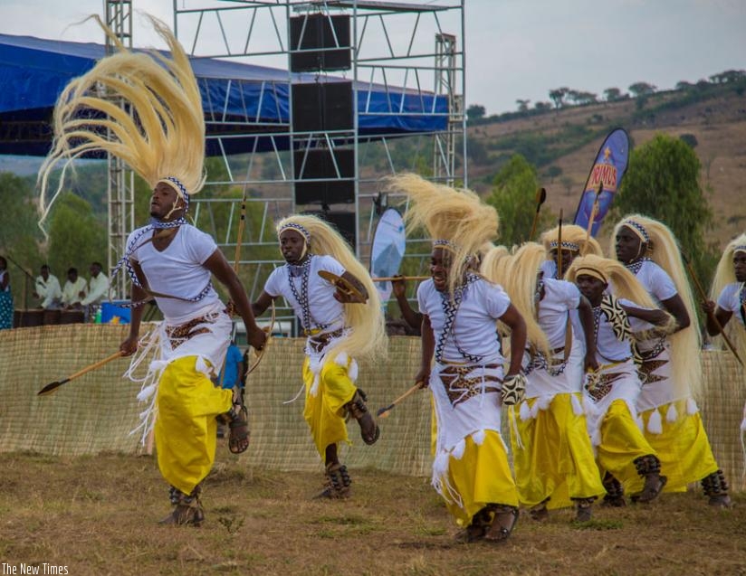 A dance troupe entertains Nyagatare residents during the Umuganura celebrations last week. (D.Umutesi)