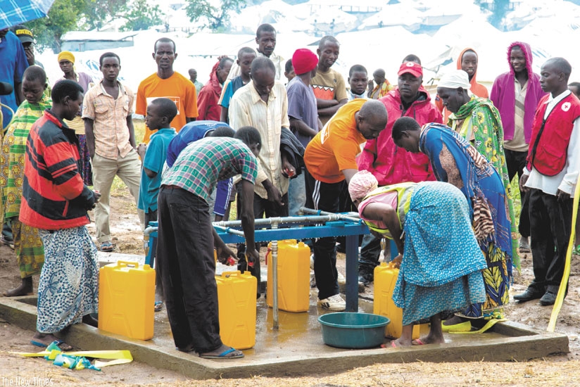 Burundian refugees at Mahama camp fetching water. More refugees continue to pour in, as some reports suggest that some Rwandans have been held illegally by Burundian authorities in unclear circumstances. (File)