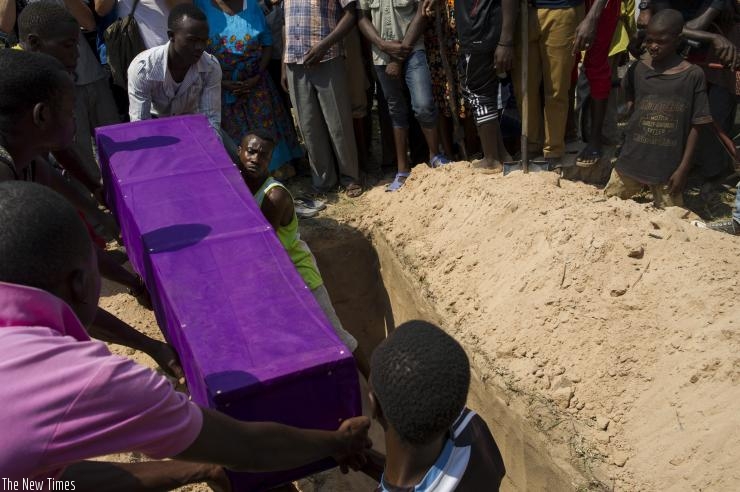 Men bury the coffin of Emmanuel Ndere Yimana, an opposition supporter who was assassinated, during his funeral in Burundi's capital city of Bujumbura July 23, 2015. Burundian opposition activist Pontein Barutwanayo reportedly was gunned down at a bar near Bujumbura. (Getty Images)