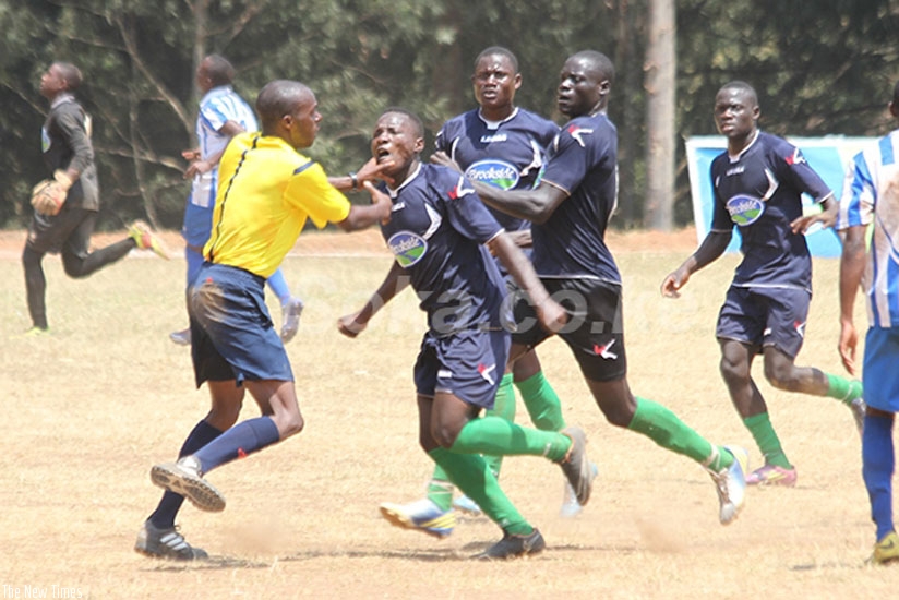 Kitende players attack match referee Francois Ngarambe on Saturday. (Courtesy)