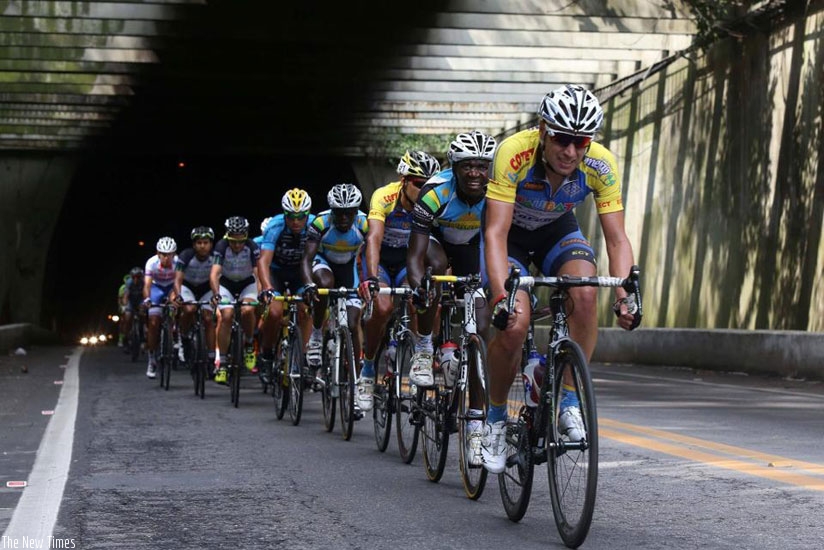 Team Rwanda cyclists Camera Hakuzimana (second) and captain Janvier Hadi (fourth) at the front of the peloton yesterday at the Tour do Rio. (Internet photo)