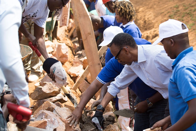 President Kagame joins residents of Karama Sector in building a trench for a five-kilometre road that connects about 20,000 people in Karama and Mwendo during the monthly community service (umuganda) yesterday.  The President later urged residents to continue working together to achieve more development. (Village Urugwiro)