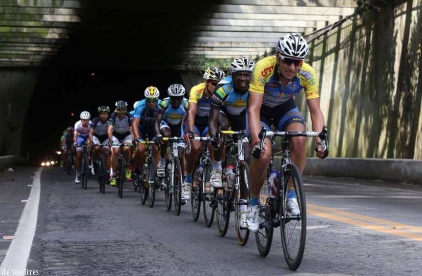 Team Rwanda rider Camera Hakuzimana (second) during the Tour do Rio race on Saturday. (Courtesy)