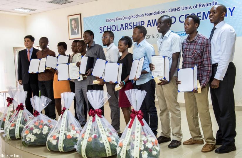 Beneficiaries of the scholarship pose for a group photo at the University of Rwanda College of Medicine and Health Sciences, yesterday. (Doreen Umutesi)
