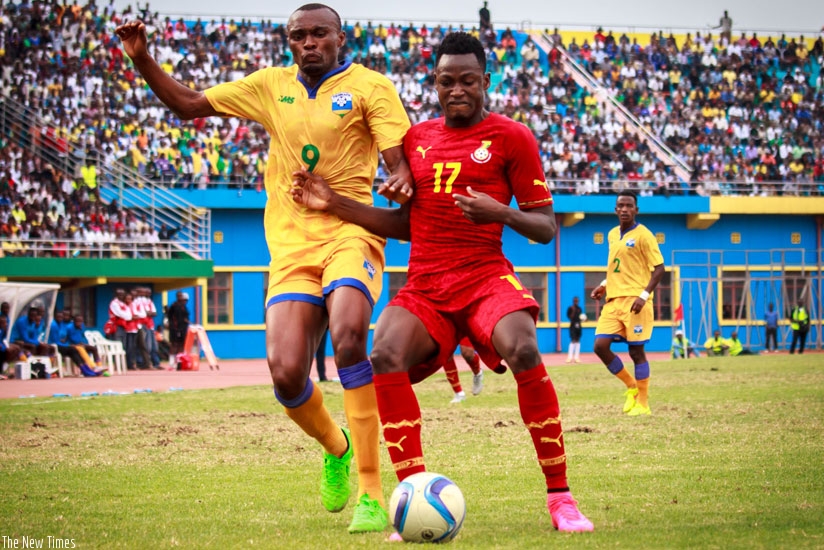 Rwandau2019s forward Jacques Tuyisenge battles for possesion with Baba Rahman of Ghana. (T. Kisambira)