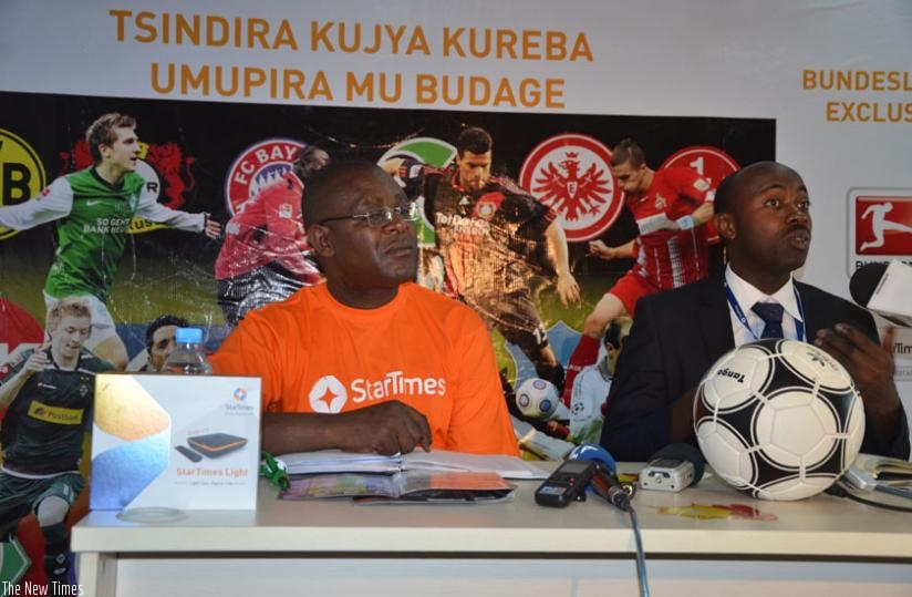 Kamanzi (R) addressing the media flanked by StarTimes Operations Manager, Sebastian Gashugi (L) yesterday. (S. Ngendahimana)