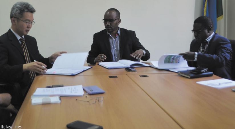 L-R: KOICA's Hyeong,  Musabyimana and mayor Habitegeko during the signing the deal. (Peterson Tumwebaze)