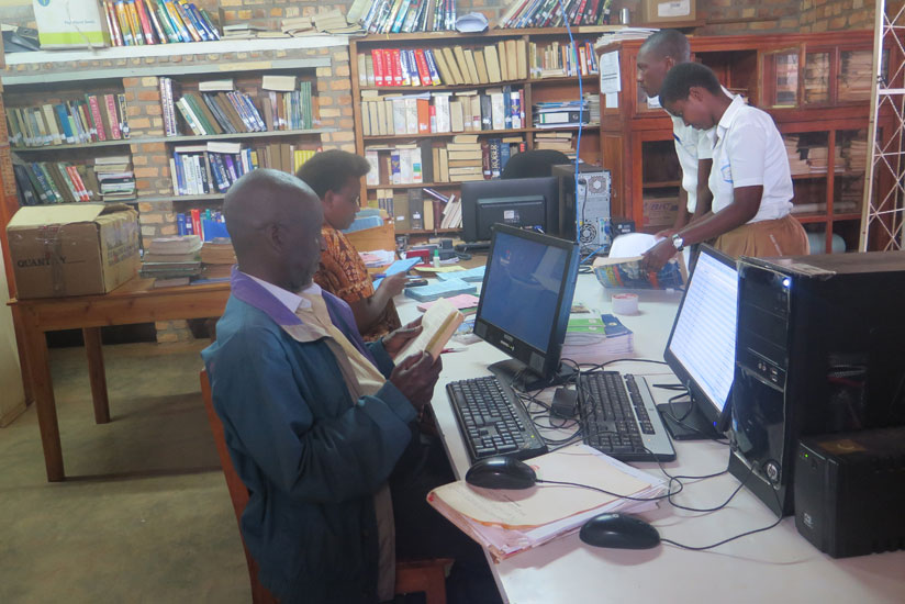 GSOB students borrow books from the library. (Jean Mugabo)