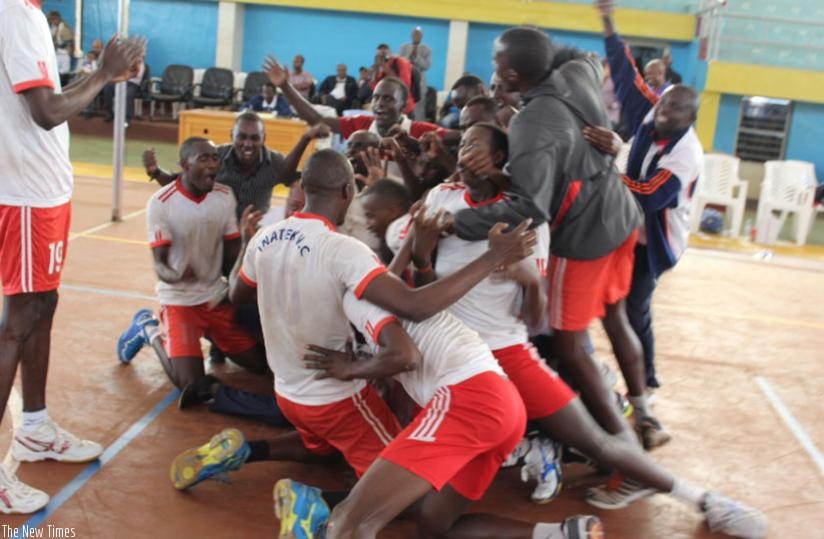 INATEK players celebrate after beating Rayon Sports  3-0 in the title deciding match on Saturday at Amahoro indoor stadium. (Damas Sikubwabo)