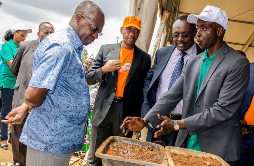 Nicolas Kalisa, an exhibitor from Rwanda National Police (R) explains how a new machine operates to Narcisso Benedicto, the Angola minister for TVET (L) as Albert Nsengiyumva, the minister of state for TVET (2ndL) and Francois Kanimba, the trade and industry minister (2ndR) look on. (Teddy Kamanzi)