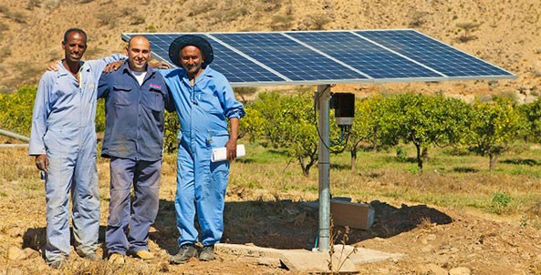Farming community in Eritrea benefiting from solar pumping system. (Image credit: www.tesfanews.net)