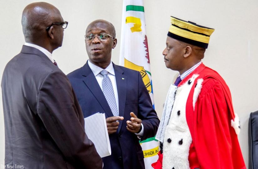 Justice minister Johnston Busingye (L), Premier Anastase Murekezi (C) and Prosecutor-General Richard Muhumuza chat after the swearing in of new prosecutors at the Office of the Prime Minister in Kigali yesterday. (Doreen Umutesi)